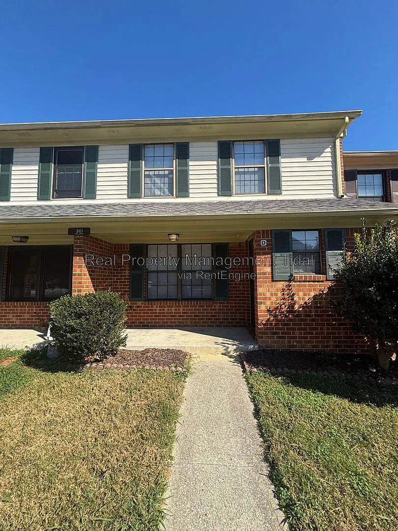 3 bed, 1.5 bath, 1307 sqft, $1,800 — Photo 1