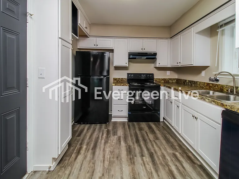 1448 Winslow Ave — Photo 6