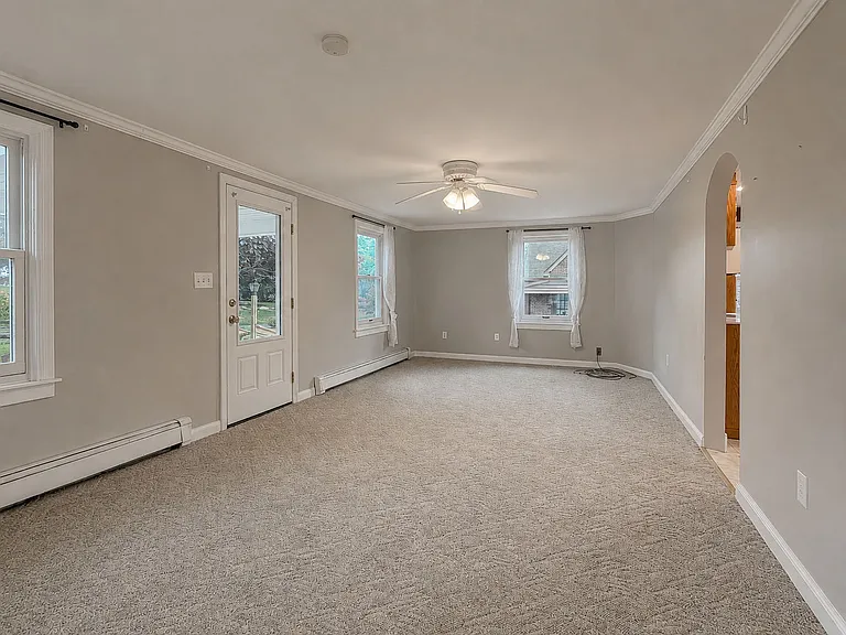 124 E Church St — Photo 3