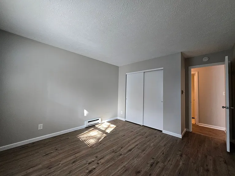 Creekwood Apartments - Farmington — Photo 29