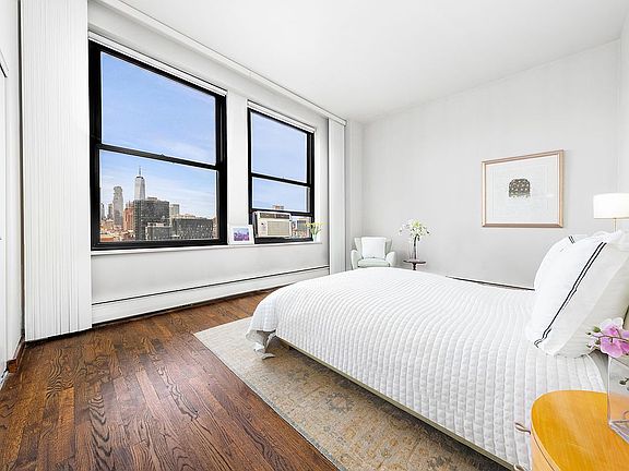 5th image of 250 Mercer St APT B1602