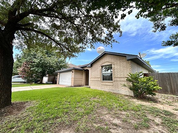 3rd image of 1204 Delia Chapa Ln