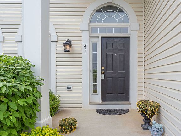 4th image of 411 Hanrahan Ct SE