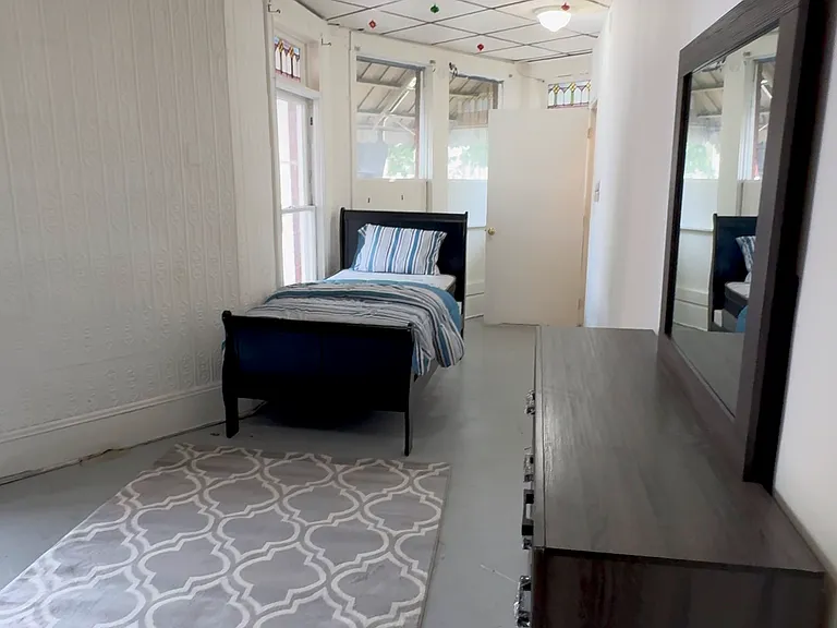 323 W Broad St #4 — Photo 2