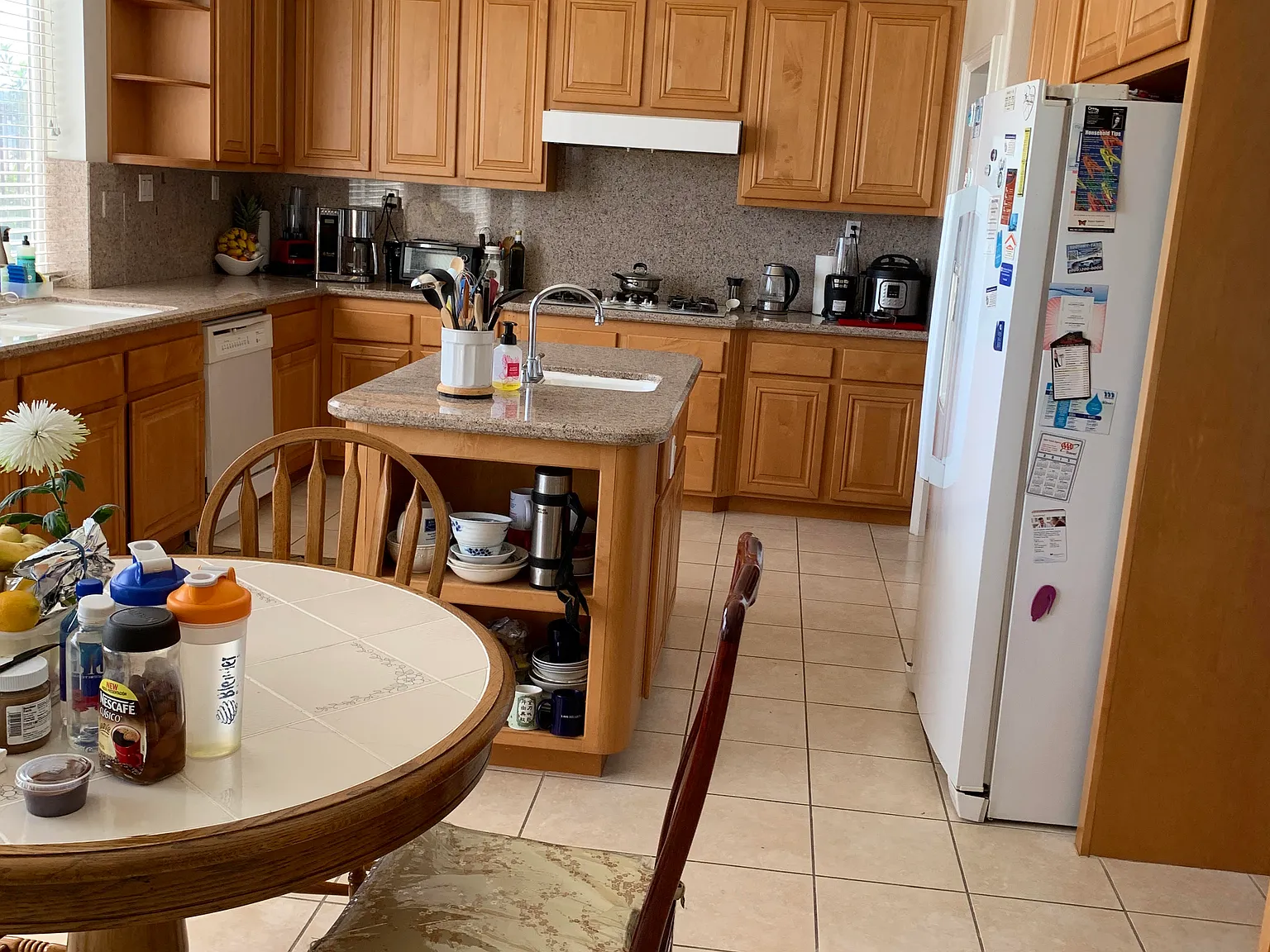 5 bed, 3800 sqft, $1,700 — Photo 3