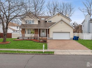 8 Danny Ct, North Brunswick, NJ 08902