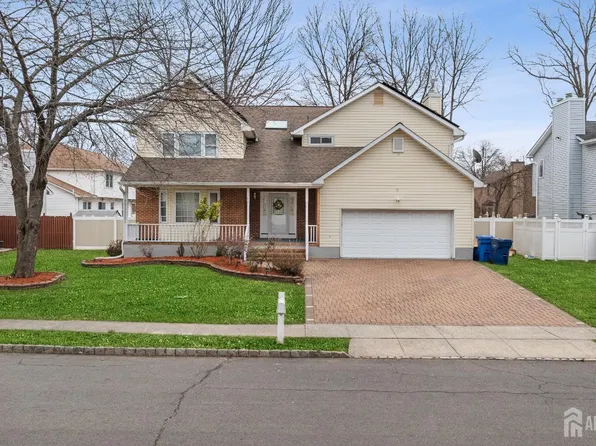 8 Danny Ct, North Brunswick, NJ 08902