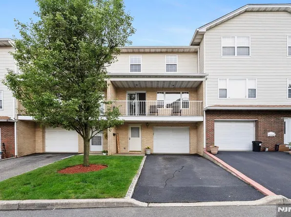 22 Ingraffia Dr, Elmwood Park, NJ 07407