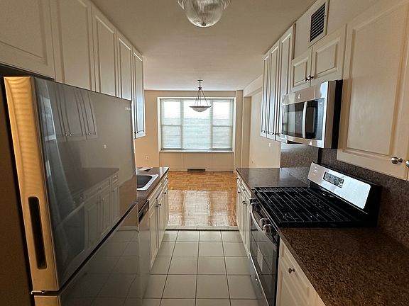4th image of 61-33 186th St #15