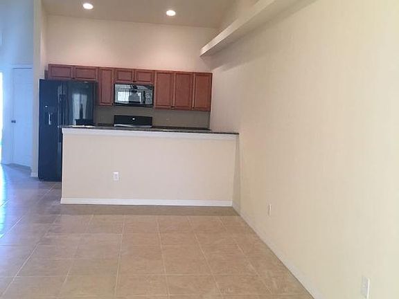3rd image of 1318 SE 8th Pl