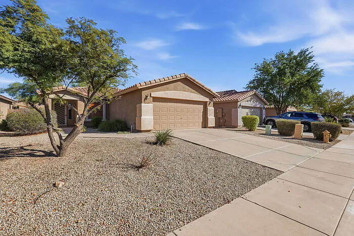 3 bed, 2.0 bath, 1432 sqft, $1,695 — Photo 2
