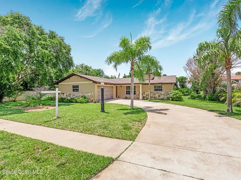 317 Surf Dr — Photo 4