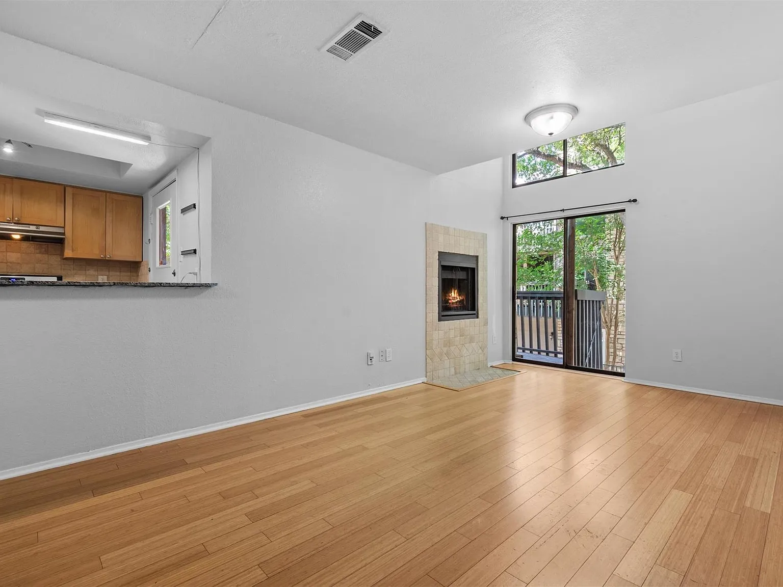 2 bed, 1.0 bath, 918 sqft, $1,750 — Photo 3