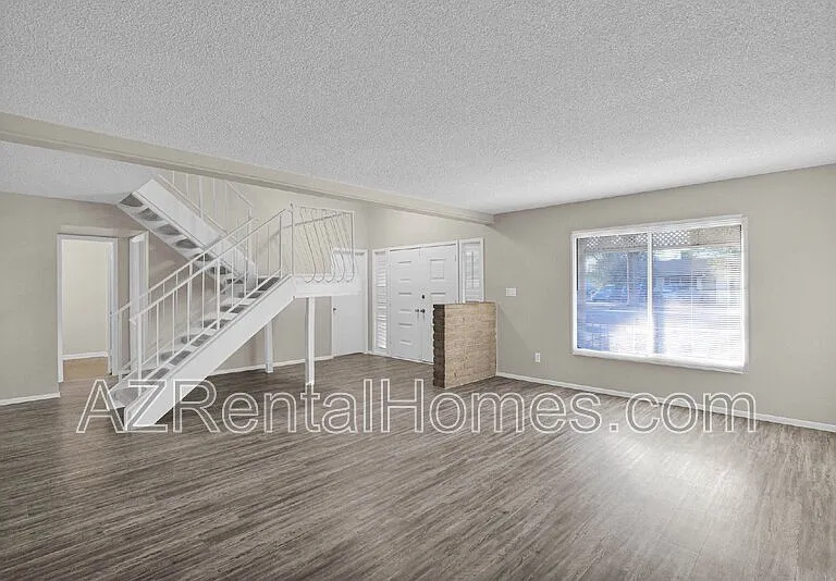 966 E La Jolla Dr — Photo 6