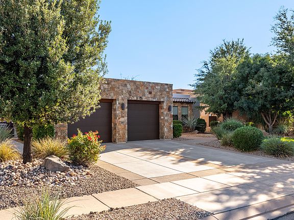 2nd image of 1359 W Shinnecock Cir