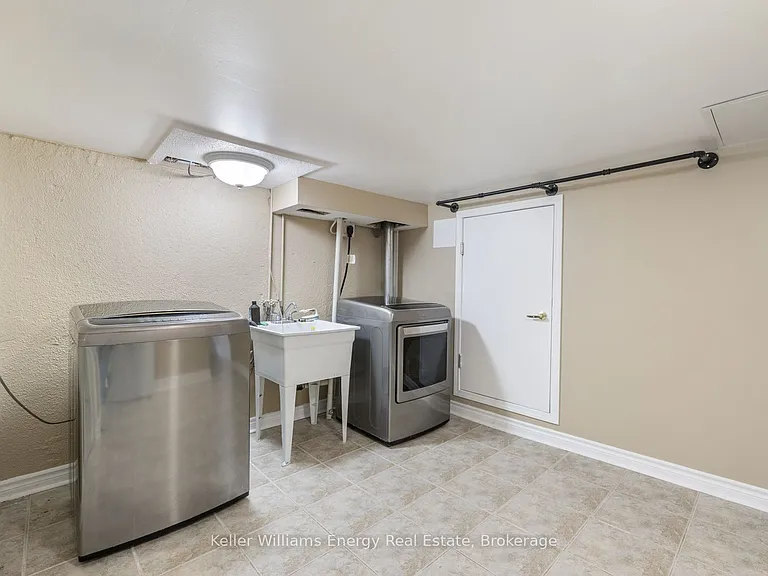 566 Dean Ave #LOWER — Photo 22