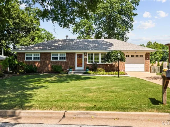8822 Crest Oak Ln, Saint Louis, MO 63126