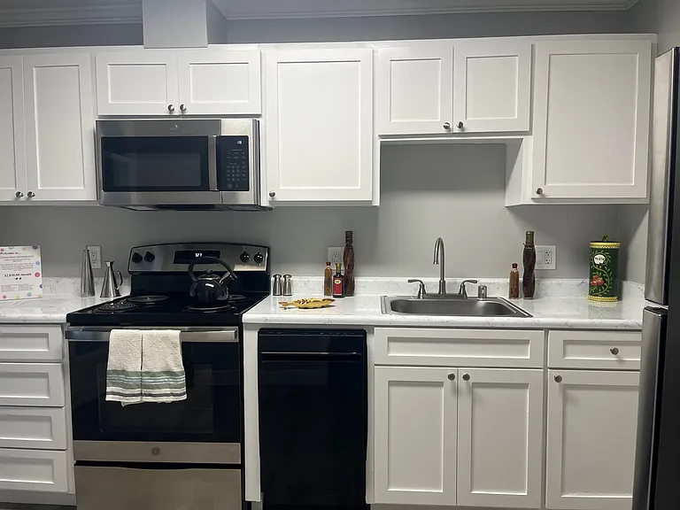 Chateau Manor — Photo 18