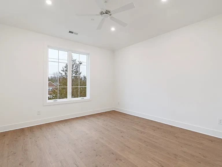 172 Leggo Ave — Photo 36