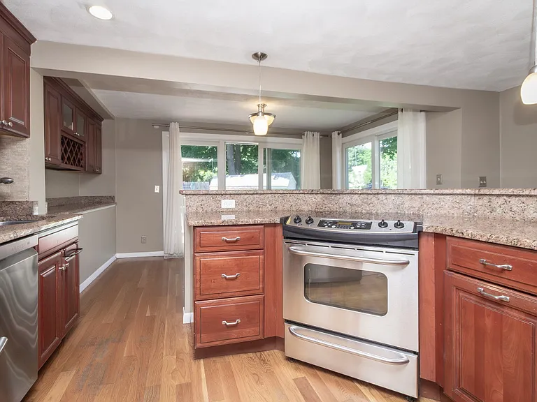 32 Hamilton Rd — Photo 11