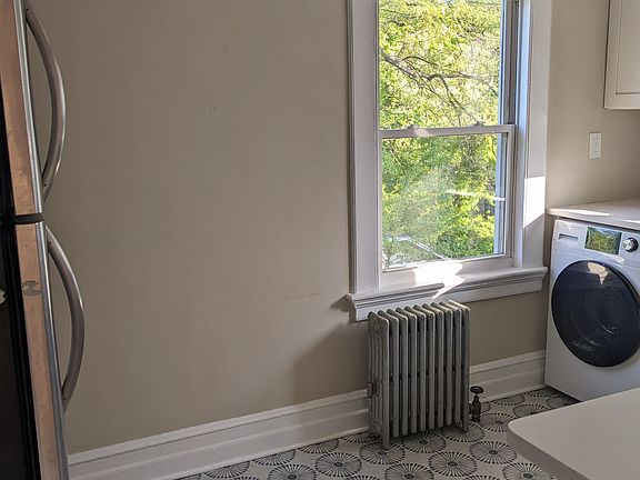 4th image of 34 Montclair Ave APT 2