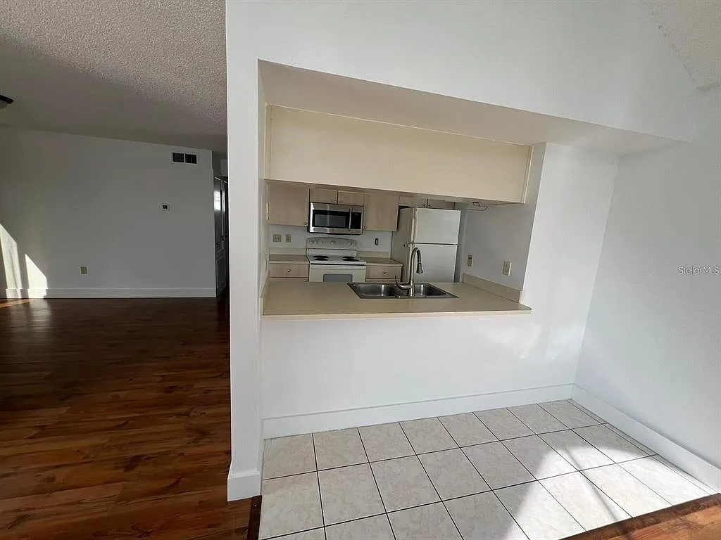 2 bed, 2.0 bath, 1100 sqft, $1,600 — Photo 4