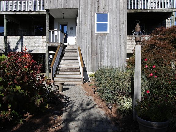 4th image of 162 Long Beach Blvd #B