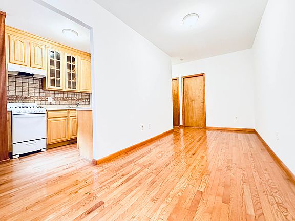 3rd image of 421 E 65th St #21