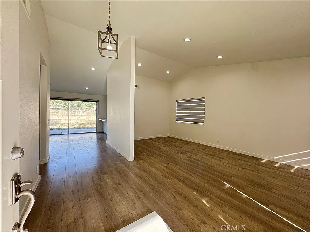 3 bed, 1436 sqft, $3,900 — Photo 3