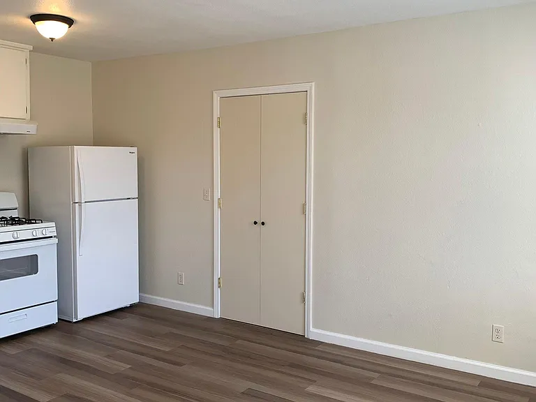 532 Rochex Ave — Photo 9