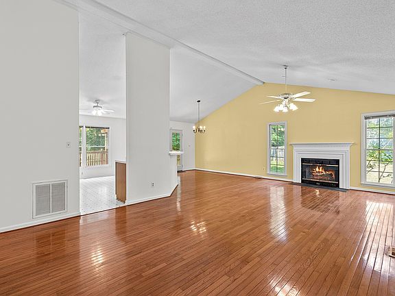 5th image of 4612 Knightsbridge Way