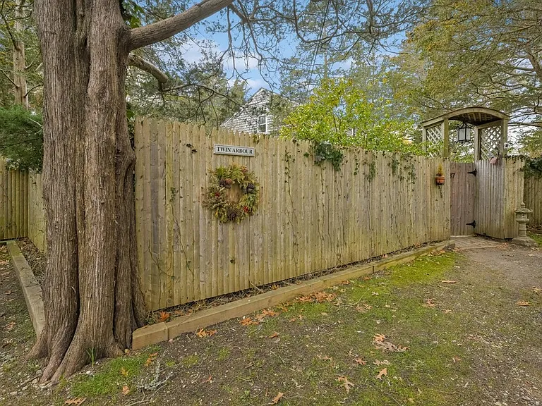 37 Indian Rd — Photo 2