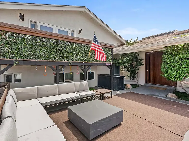 Las Lomas Ave — Photo 30