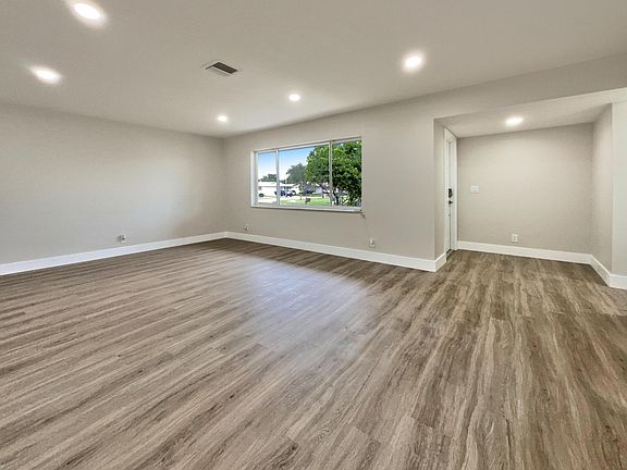 3rd image of 1810 NW 111th Terrace