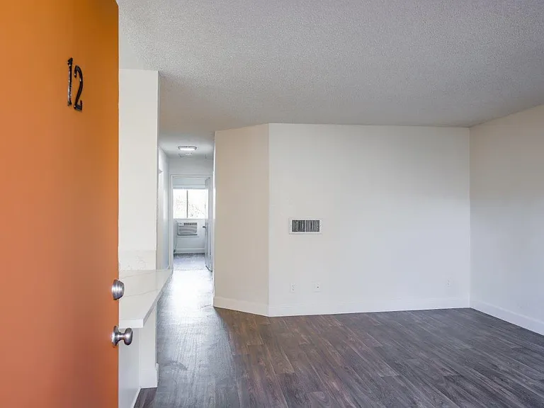 Monte Vista Apartments — Photo 16