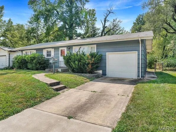 235 Forestwood Dr, Saint Louis, MO 63135