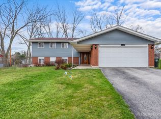 1660 Kent Rd, Hoffman Estates, IL 60169