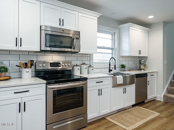 4th image of 1855 N Cambridge Pl