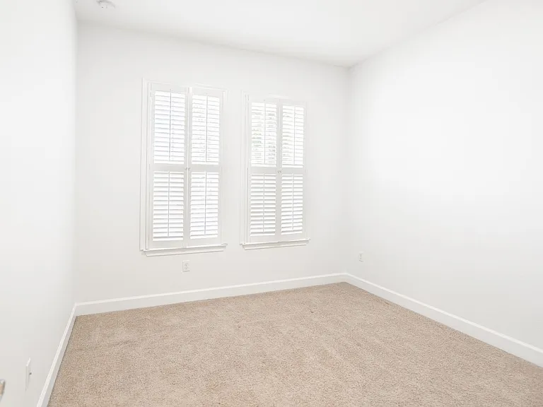 10667 Cardera Dr — Photo 33
