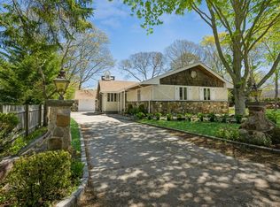 3 Poplar St, Hampton Bays, NY 11946