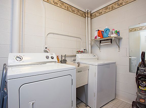 5th image of 163 Quincy Ct APT A