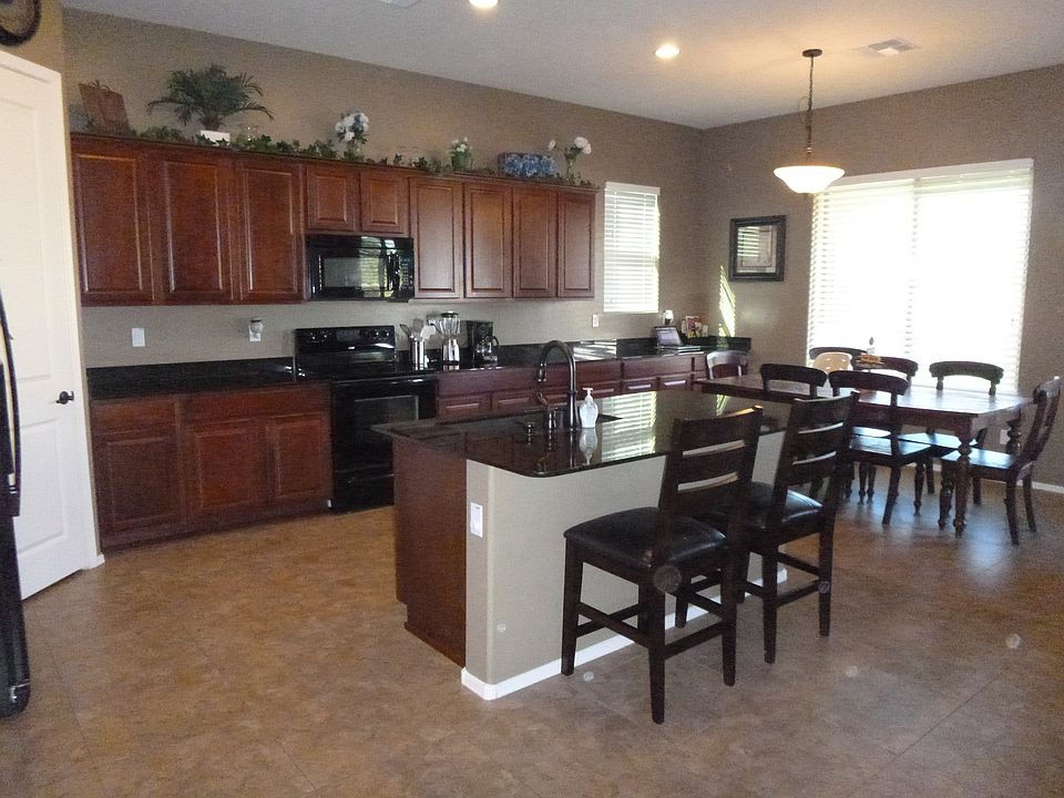1st image of 2552 E Redwood Pl