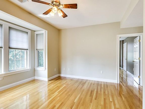 4th image of 137 Billings St #2