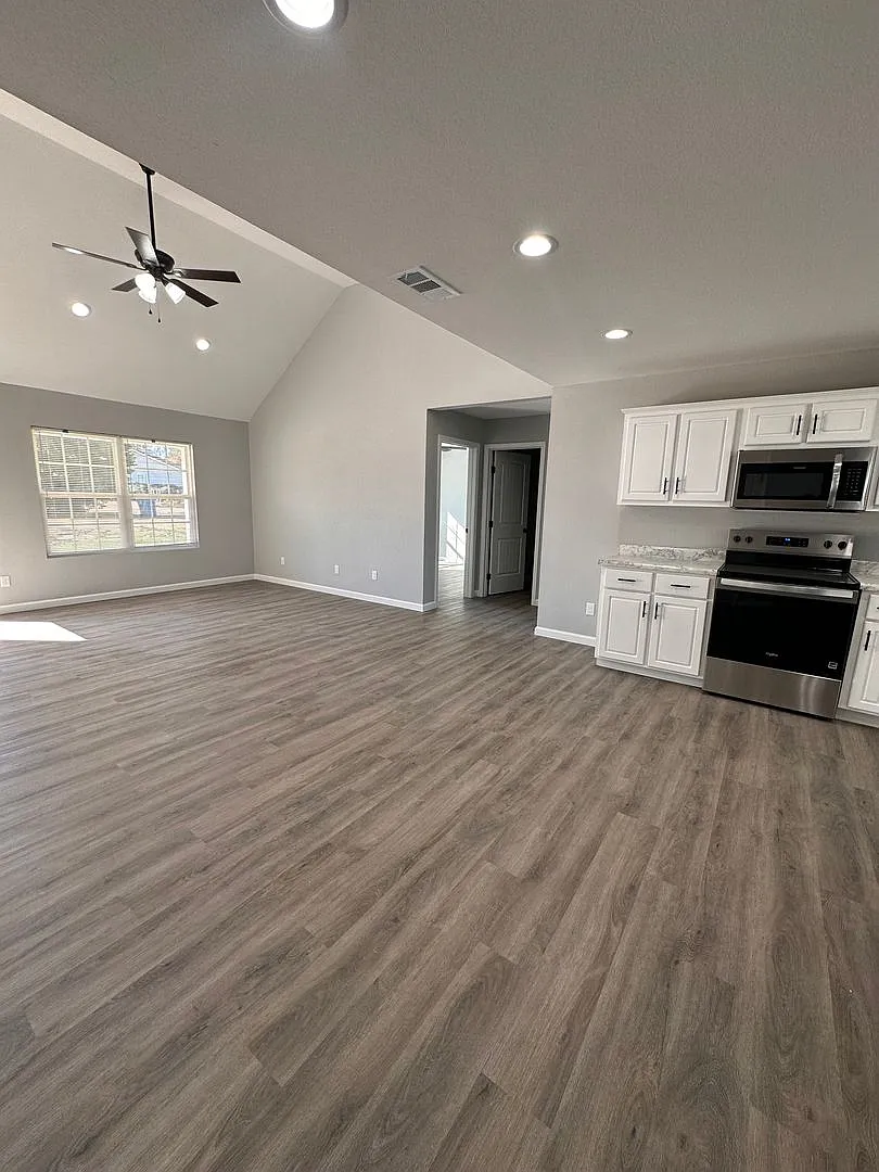 Building Photo - 178 Hunington Cir