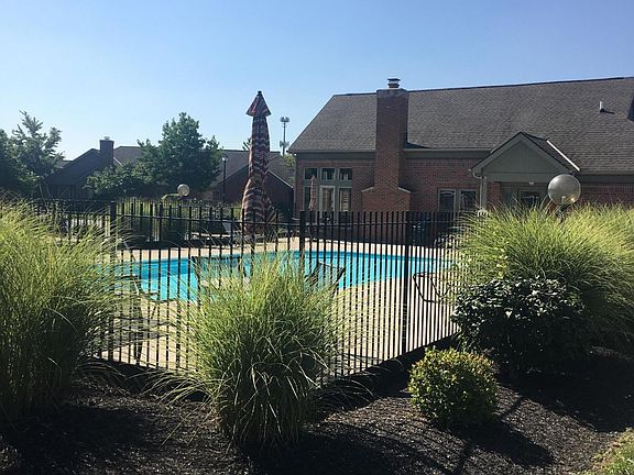 3rd image of 2379 Sportsman Dr