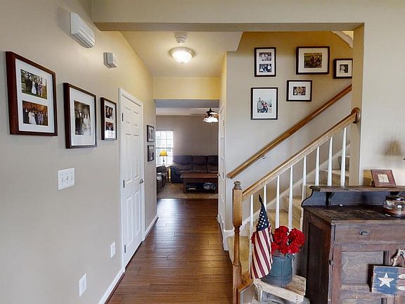 4th image of 68 Flanders Ct