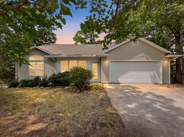 8 Cloud Dr, Eureka Springs, AR 72632