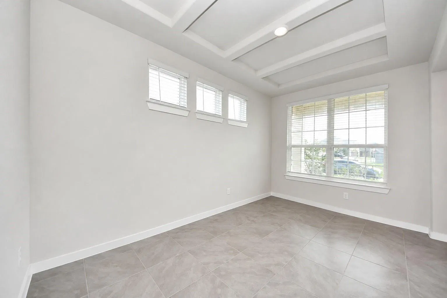 4 bed, 3.5 bath, 2617 sqft, $2,500 — Photo 4