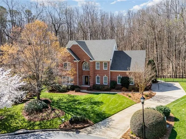 318 Winrow Dr, Jamestown, NC 27282