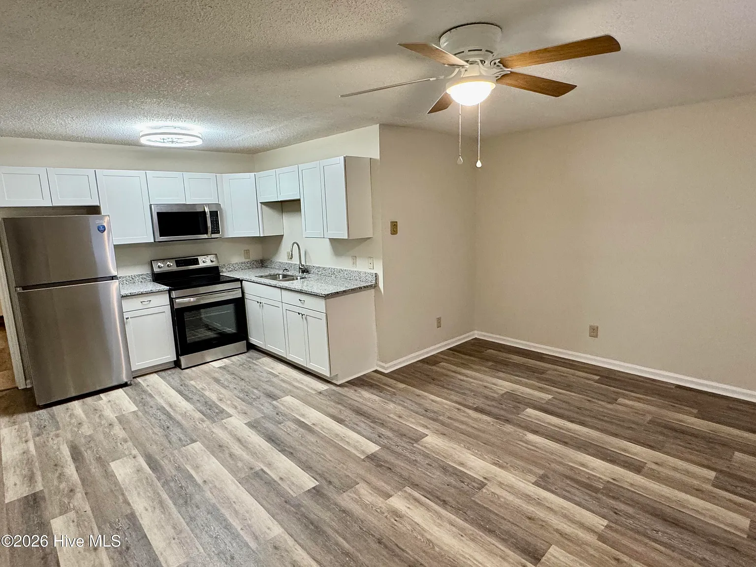 1 bed, 1.0 bath, $699 — Photo 3